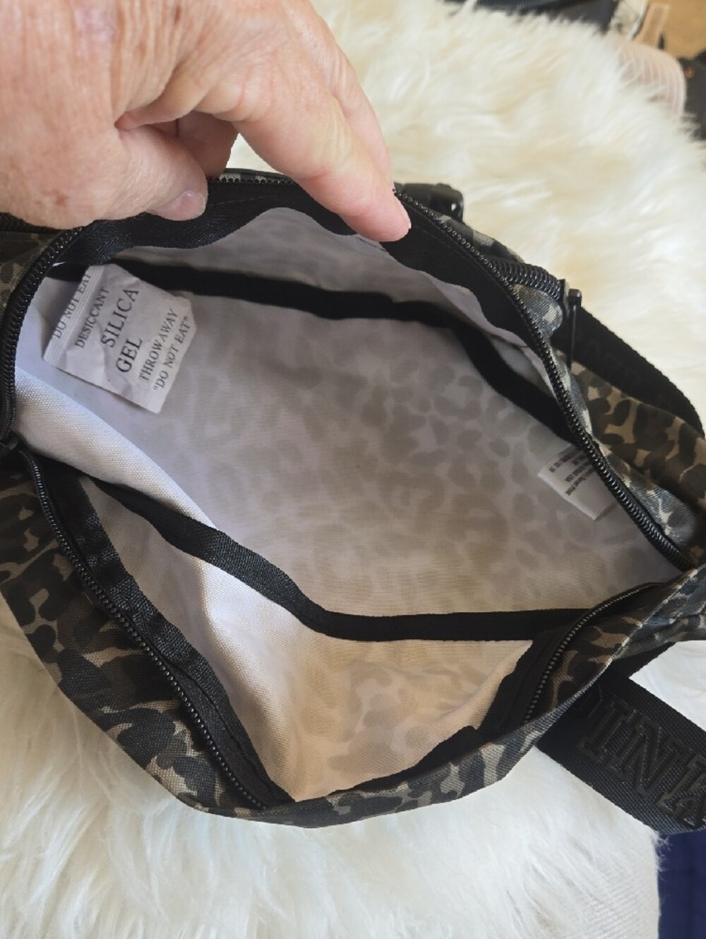 PINK Victoria's Secret PINK Leopard Print Waist Bag - Black & Taupe - Picture 4 of 7